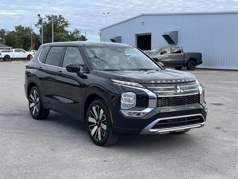 New 2026 Mitsubishi Outlander SE image 7