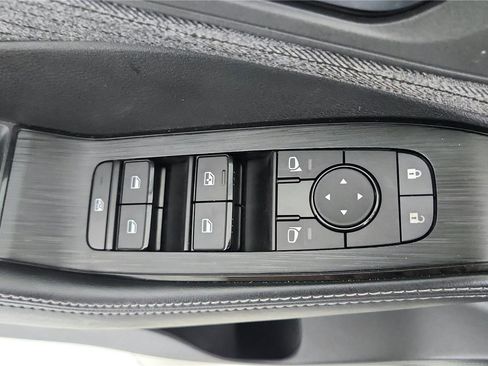 Used 2023 Nissan Rogue SV FWD image 10