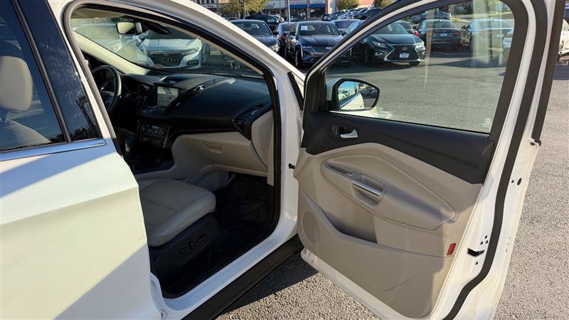 Used 2017 Ford Escape Titanium AWD/4WD image 33