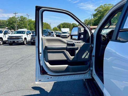 Used 2019 Ford F250 XL w/ Power Equipment Group AWD/4WD image 9