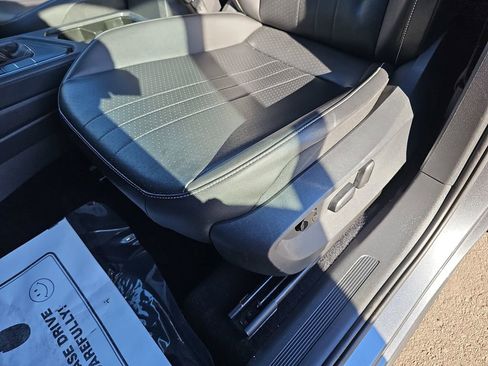 Used 2022 Volkswagen Tiguan SE image 33