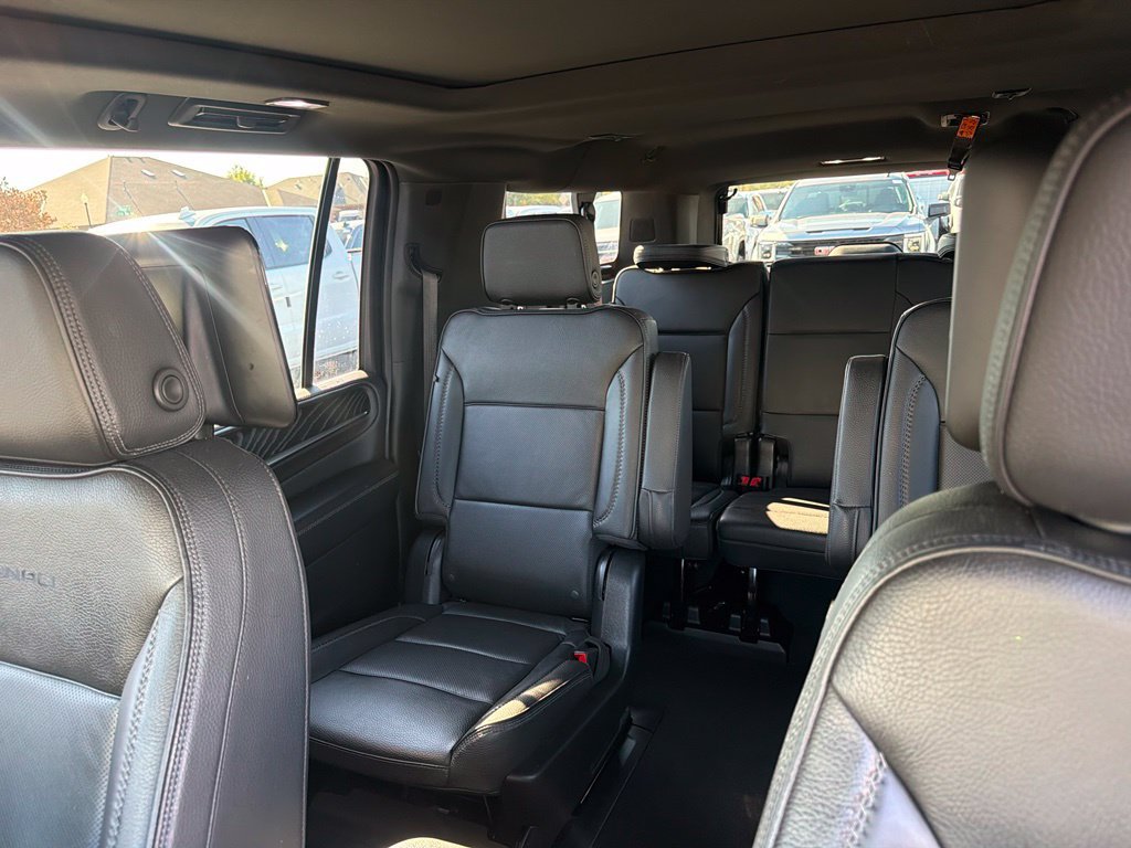 Used 2023 GMC Yukon XL Denali w/ Denali Reserve Package AWD/4WD image 32