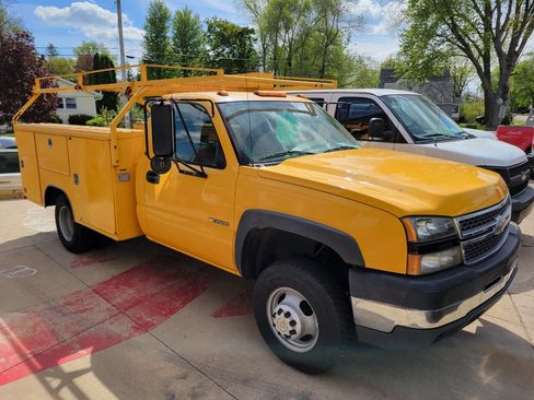 Used 2005 Chevrolet Silverado 3500 2WD Regular Cab image 4