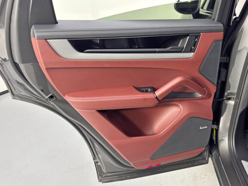 Used 2025 Porsche Cayenne S image 46