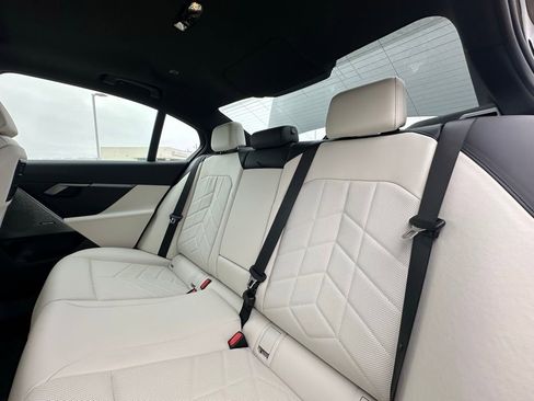 Certified 2025 BMW 530i image 25