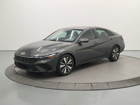 Used 2024 Hyundai Elantra SEL FWD image 4