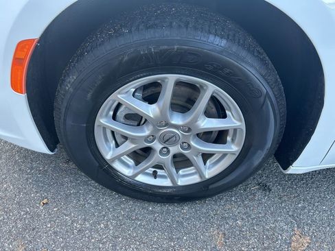 Used 2024 Chrysler Pacifica Touring-L FWD image 12