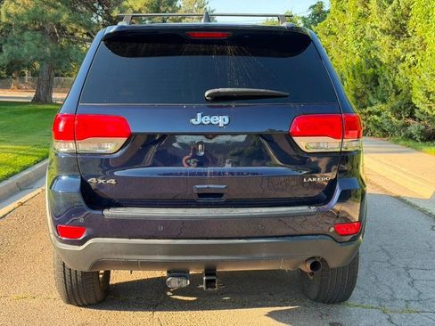Used 2018 Jeep Grand Cherokee Laredo AWD/4WD image 4