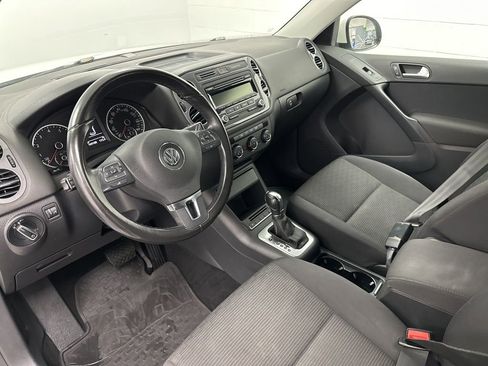 Used 2014 Volkswagen Tiguan S image 16