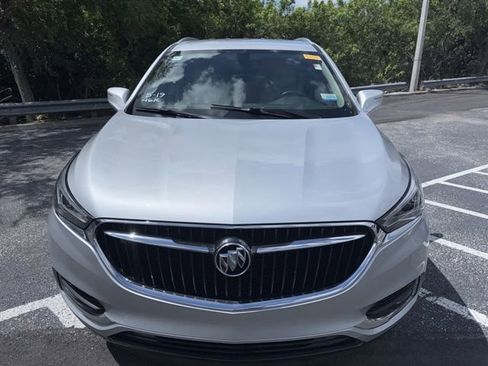 Used 2019 Buick Enclave Essence FWD image 2