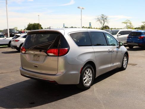 Used 2020 Chrysler Pacifica Touring w/ Advanced Safetytec Group FWD image 5