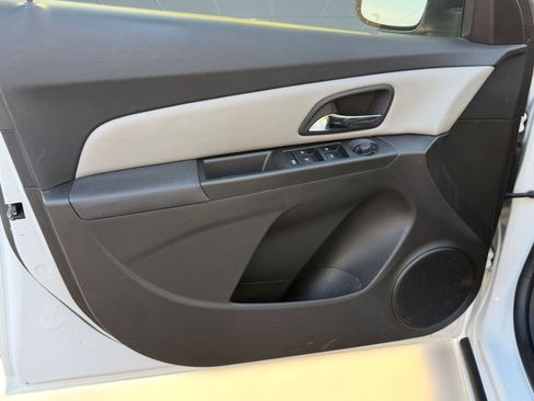 Used 2012 Chevrolet Cruze LS image 12