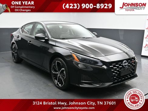 Used 2023 Nissan Altima 2.5 SR image 1