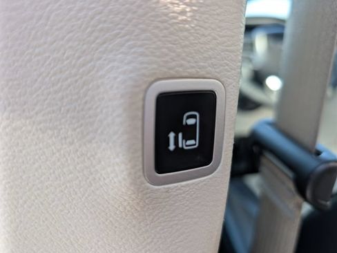 Used 2023 Chrysler Pacifica Touring-L FWD image 20