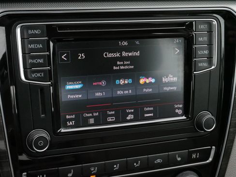 Used 2017 Volkswagen Passat 1.8T SE image 22