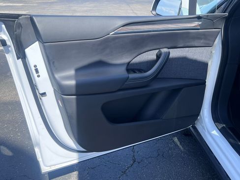 Used 2022 Tesla Model X image 23