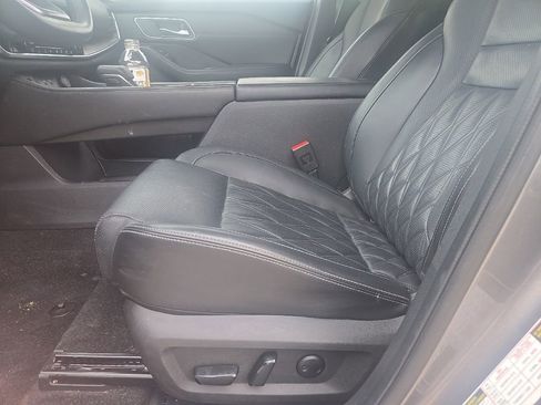 Used 2025 Nissan Rogue Platinum w/ Platinum Premium Package FWD image 5