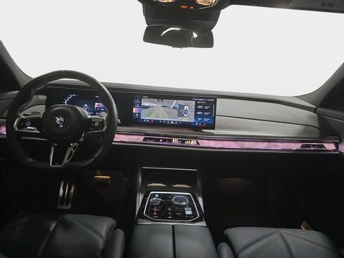 Used 2024 BMW 740i image 10
