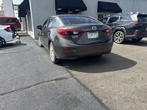 Used 2016 MAZDA MAZDA3 i Sport w/ Preferred Equipment Package FWD image 8