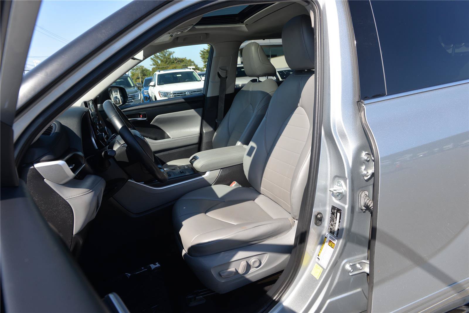 Used 2021 Toyota Highlander XLE w/ Protection Package #3 (TMS) AWD/4WD image 23