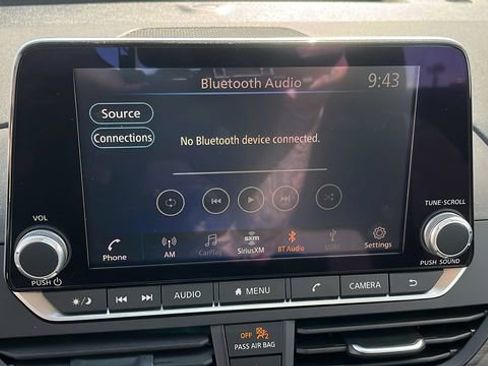 Used 2025 Nissan Altima 2.5 SV image 11