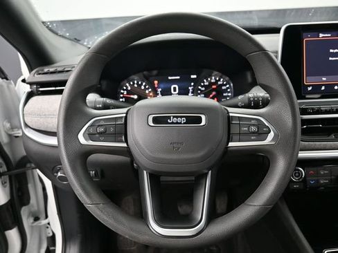 Used 2025 Jeep Compass Sport image 18