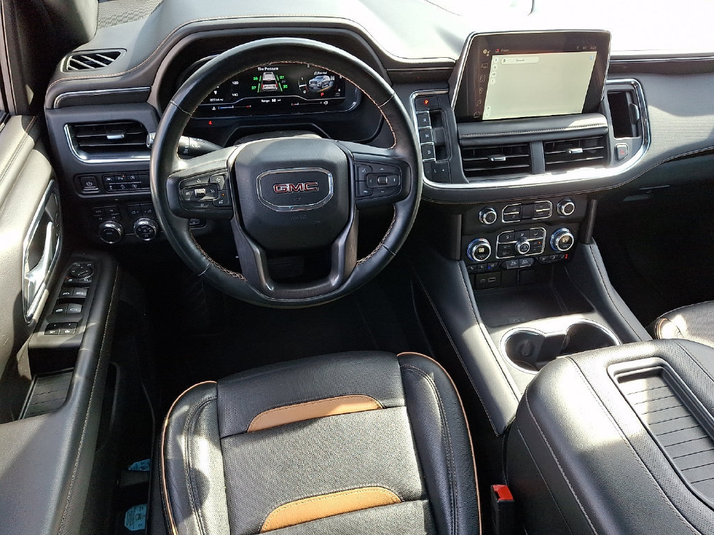 Used 2024 GMC Yukon XL AT4 w/ Technology Package AWD/4WD image 2