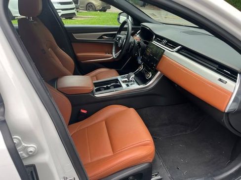 Certified 2024 Jaguar XF R-Dynamic SE RWD image 11
