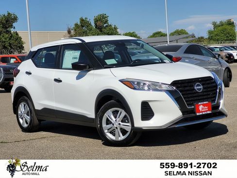 New 2025 Nissan Kicks Play S image 1