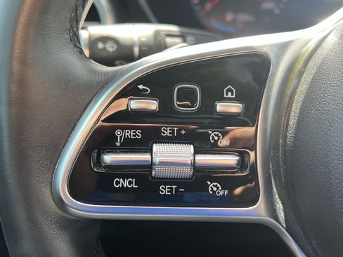 Used 2020 Mercedes-Benz GLC 300 4MATIC image 19