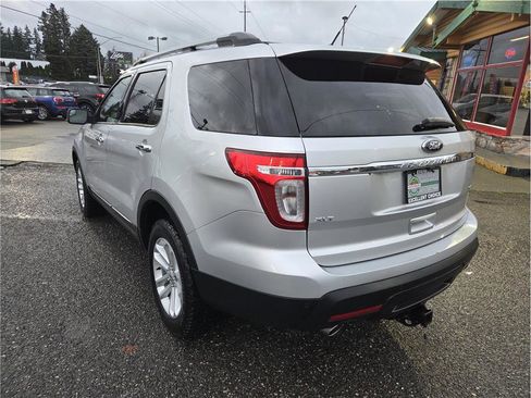 Used 2015 Ford Explorer XLT w/ Equipment Group 202B image 7