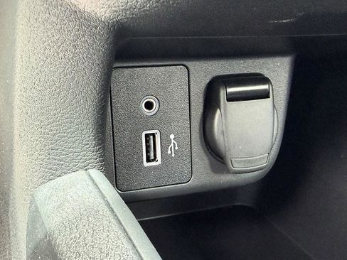 Used 2025 Nissan Versa S w/ Trunk Package FWD image 29