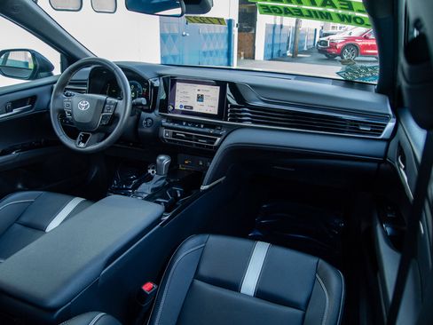 Used 2025 Toyota Camry SE FWD image 27