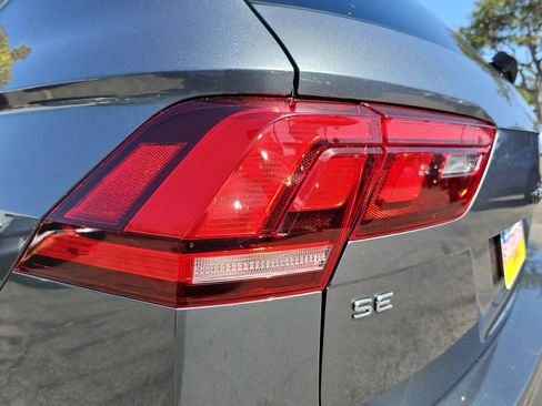 Used 2022 Volkswagen Tiguan SE FWD image 46