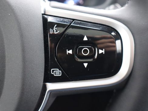 Used 2025 Volvo XC90 B6 Plus image 21