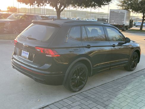 Certified 2022 Volkswagen Tiguan SE R-Line image 10