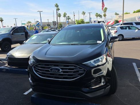 Used 2019 Ford Edge Titanium image 2