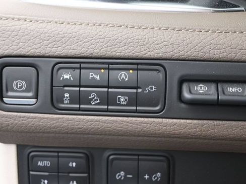 Used 2022 GMC Yukon Denali AWD/4WD image 37