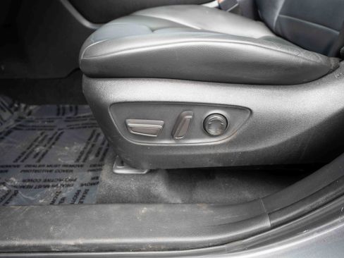 Used 2023 Toyota Highlander XLE AWD/4WD image 12