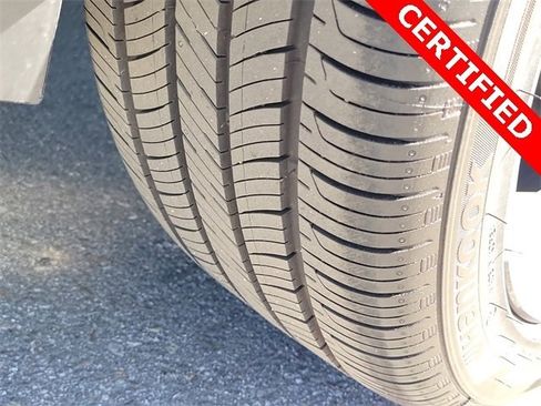 Certified 2025 Hyundai Elantra SEL image 22