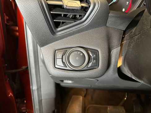 Used 2019 Ford Escape SE FWD image 18
