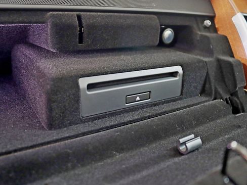 Used 2018 Land Rover Range Rover Supercharged image 26