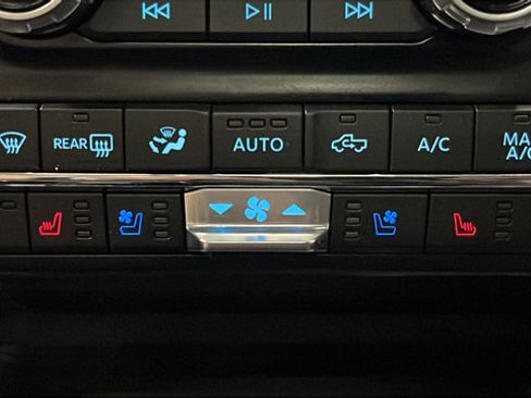 Used 2024 Ford F150 Platinum AWD/4WD image 32