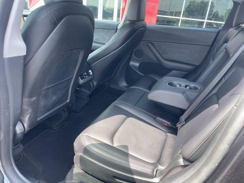 Used 2024 Tesla Model Y Long Range AWD/4WD image 15