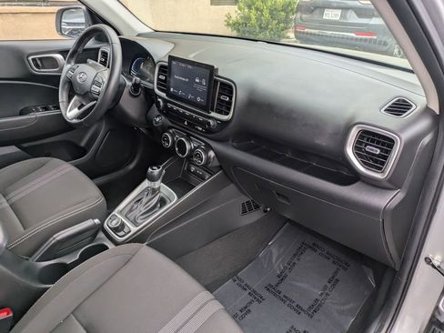 Used 2025 Hyundai Venue SEL FWD image 38