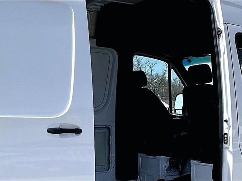 Used 2024 Mercedes-Benz Sprinter 2500 w/ Acoustic Package image 36