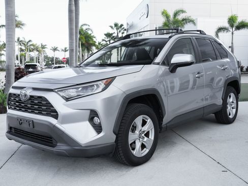 Used 2019 Toyota RAV4 XLE AWD/4WD image 5