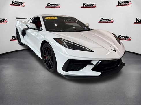 Used 2025 Chevrolet Corvette Stingray Preferred Cpe w/ Z51 Performance Package RWD image 3