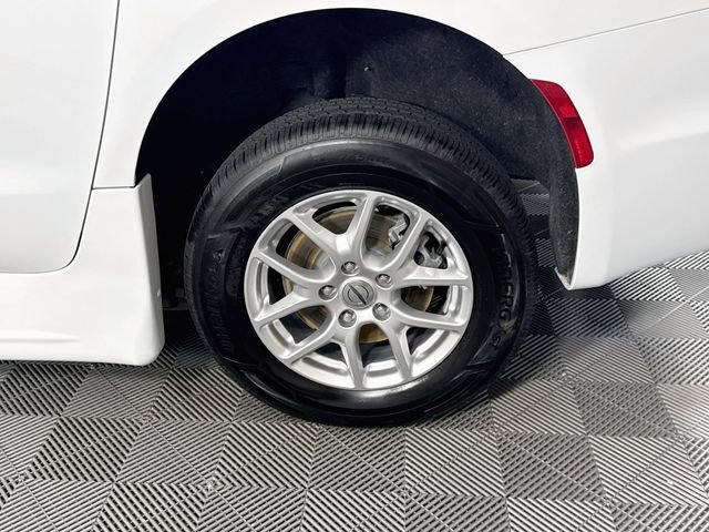 Used 2024 Chrysler Pacifica Touring-L FWD image 4