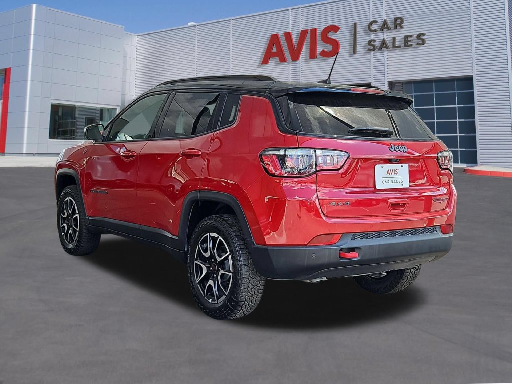 Used 2025 Jeep Compass Trailhawk AWD/4WD image 9